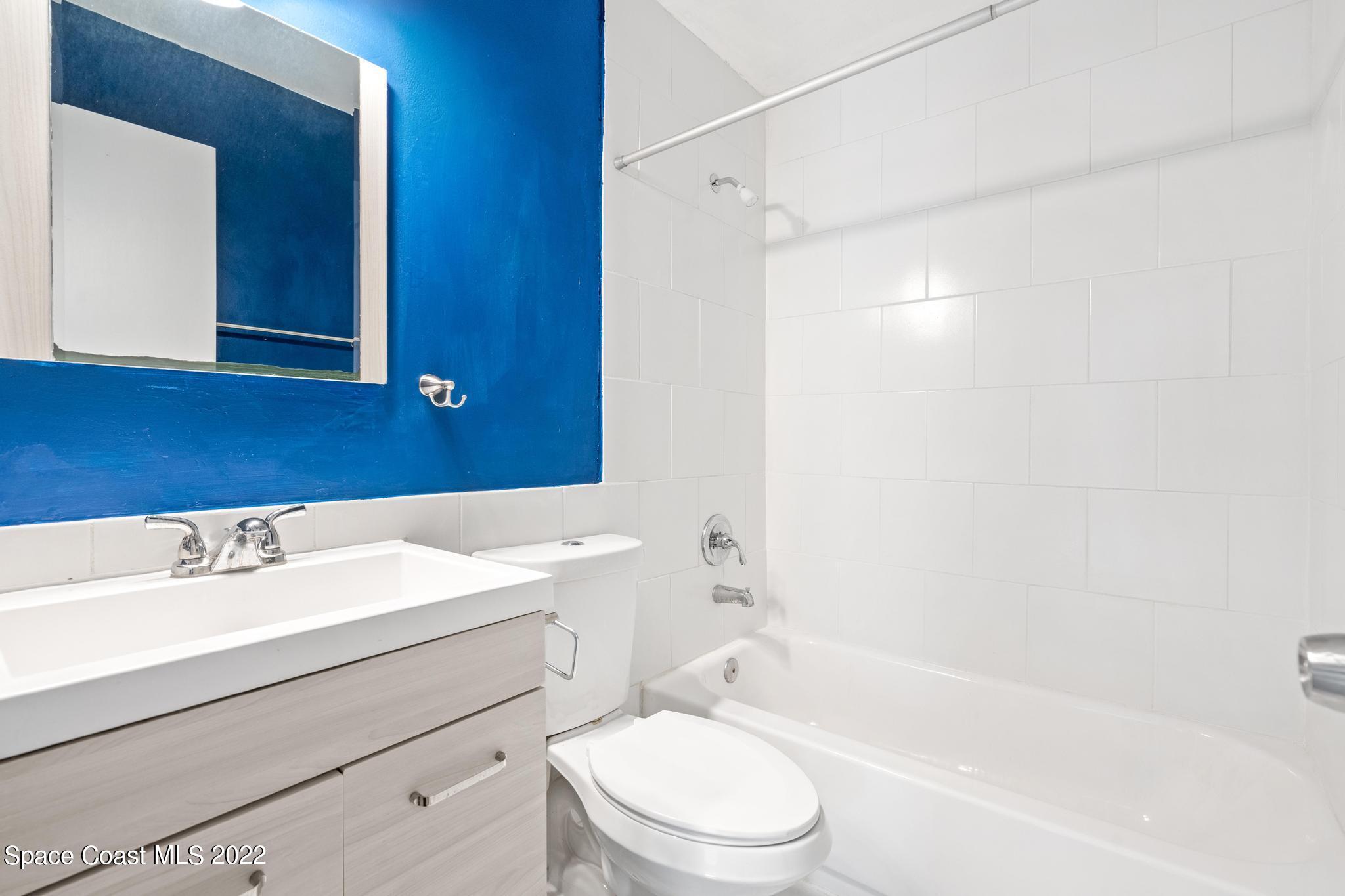 1050 Eldron Boulevard SE