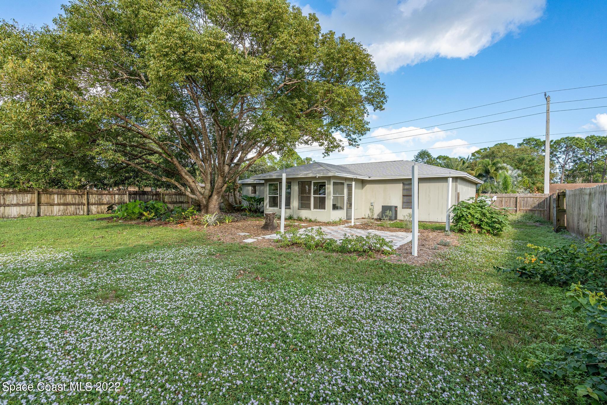 1050 Eldron Boulevard SE