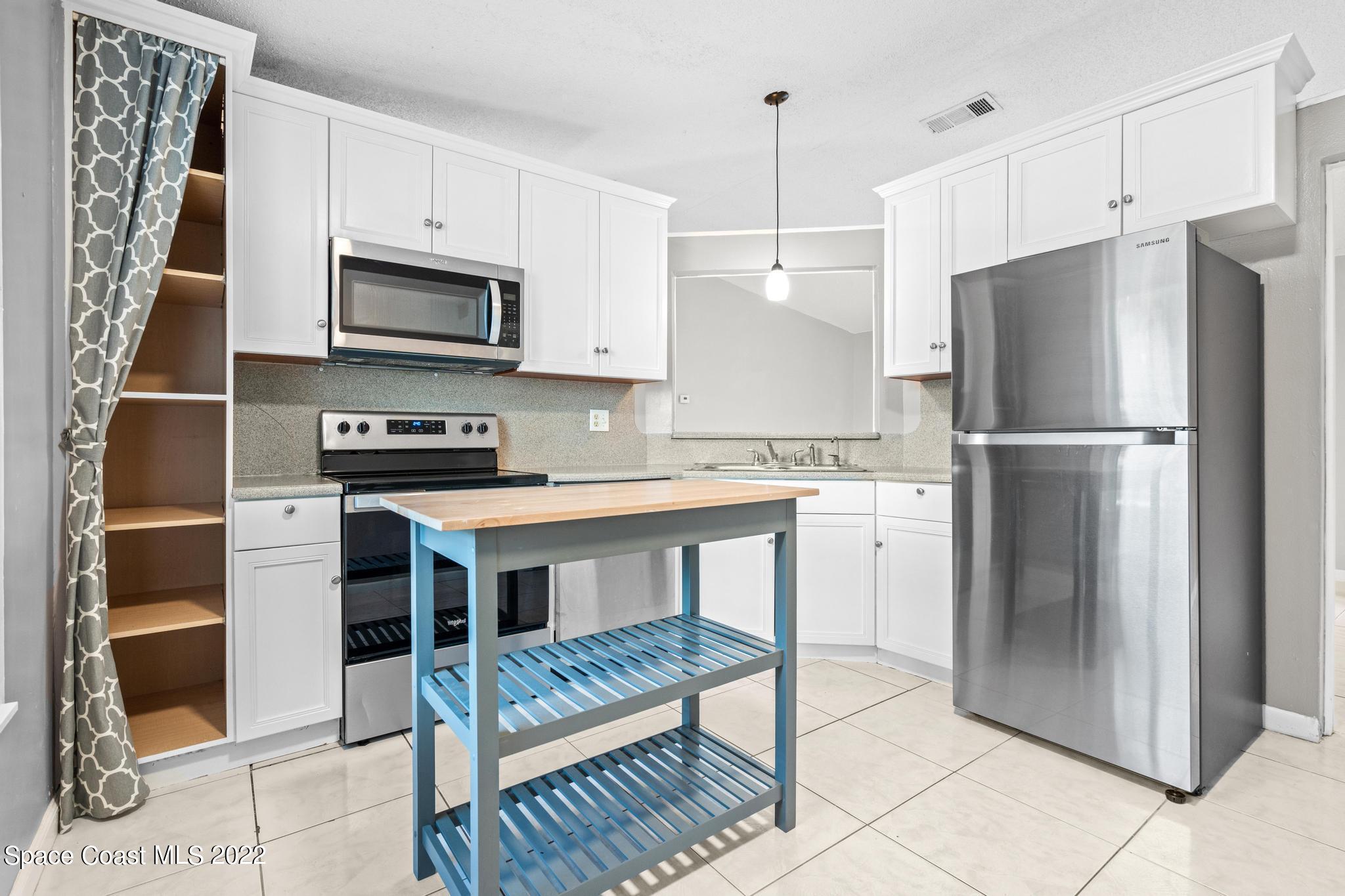 1050 Eldron Boulevard SE