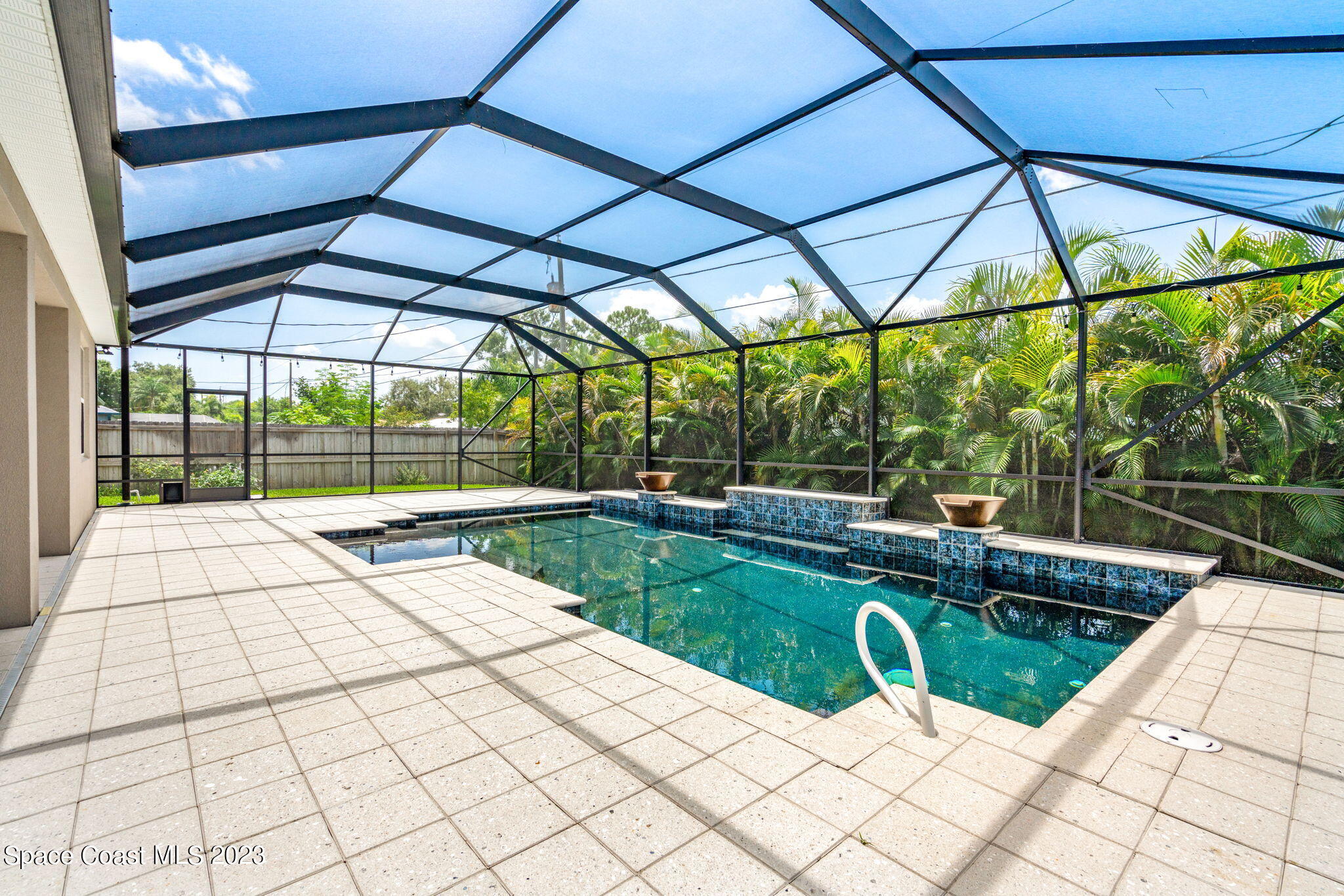 980 Hosbine Street SE