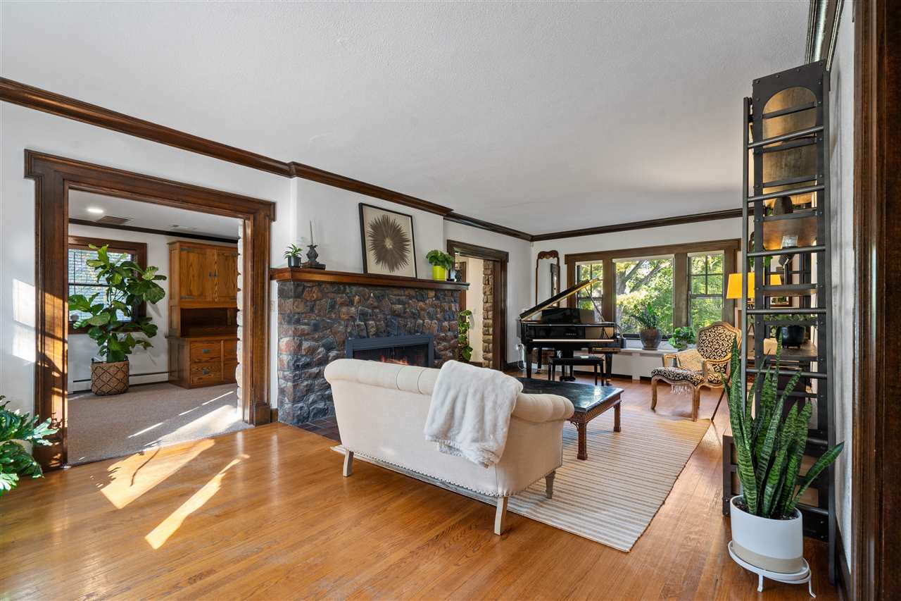 2075 Cottage Glen Rd SE