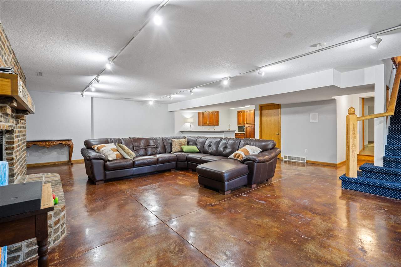 2075 Cottage Glen Rd SE