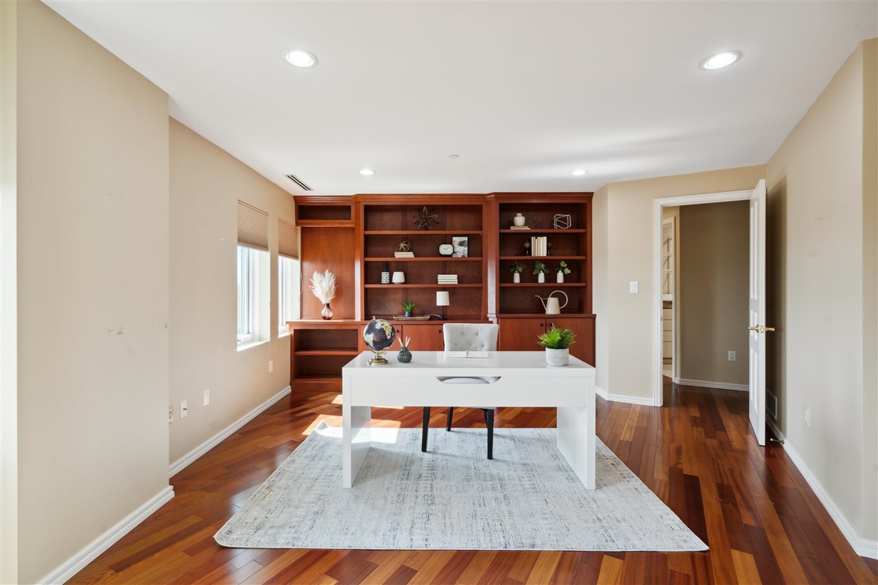 111 Cottage Grove Ave SE Unit: 402