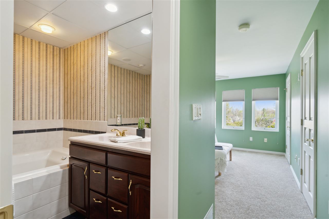 111 Cottage Grove Ave SE Unit: 402