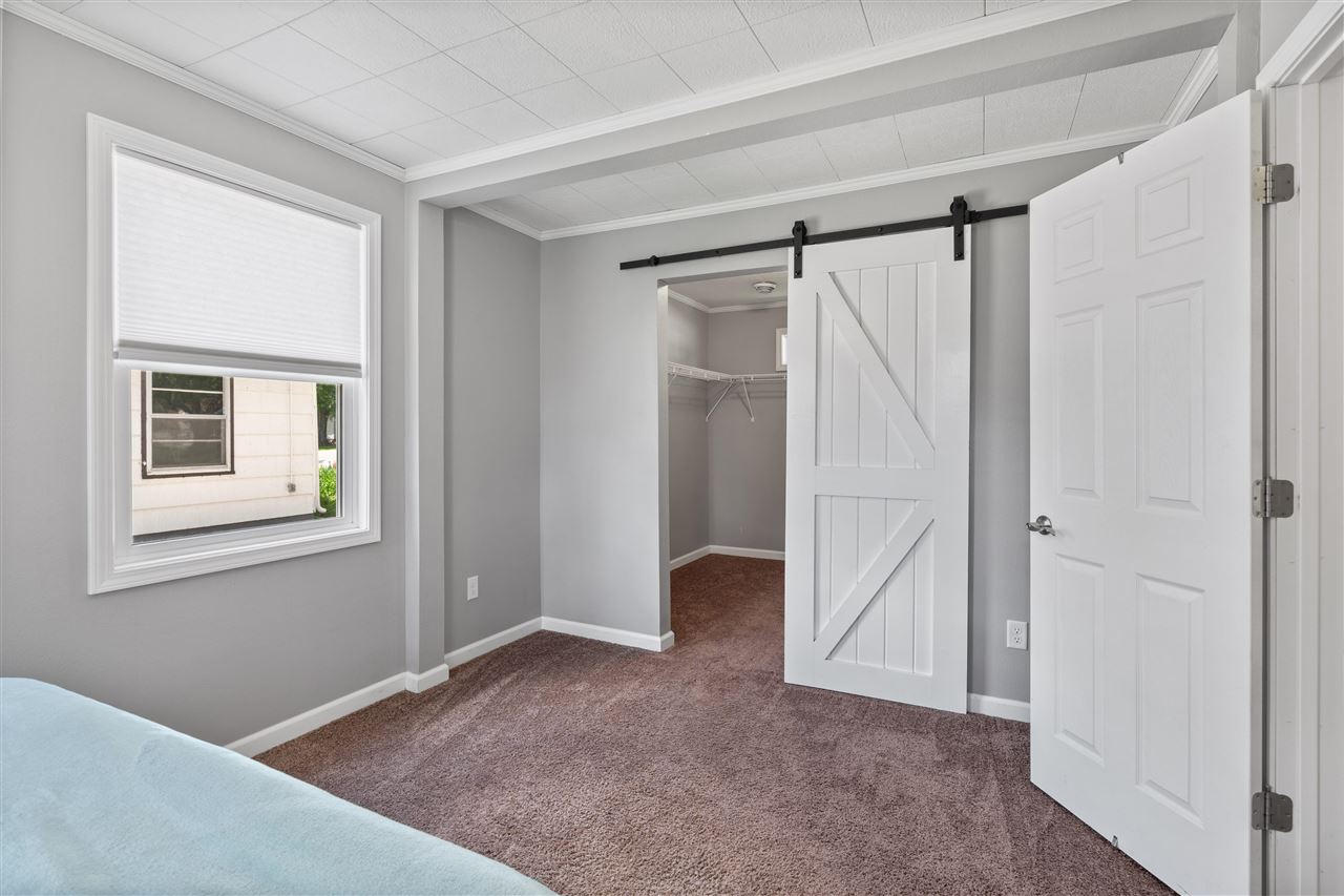 1101 32nd St NE