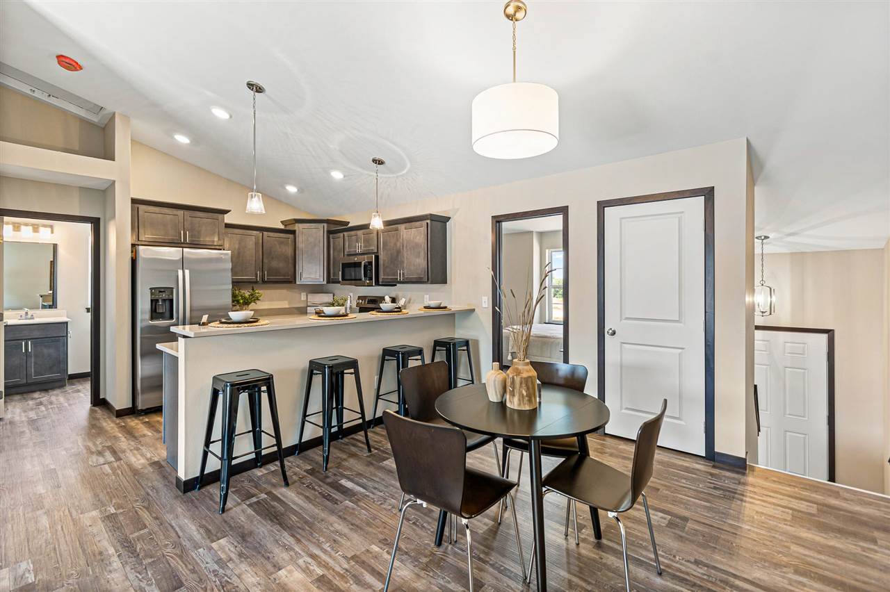 317-503 Chloe Dr