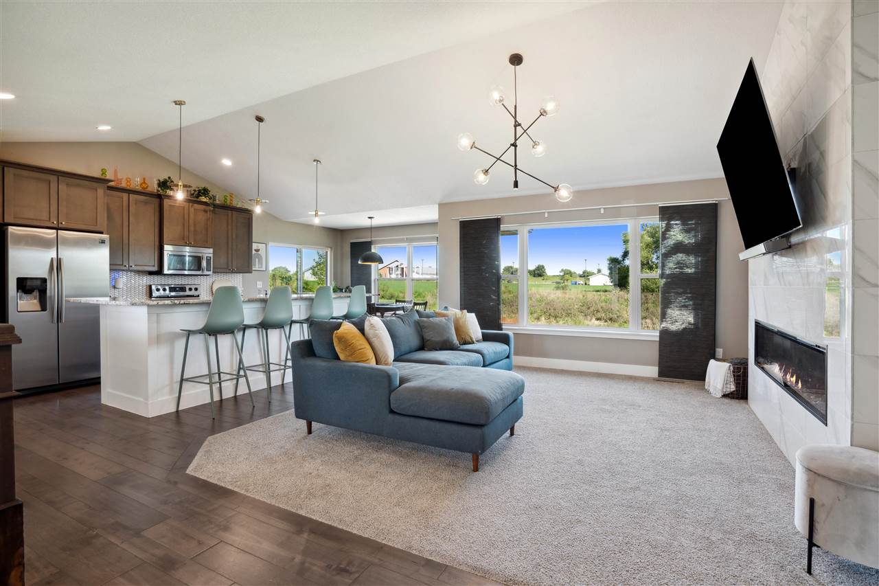 2113 Red Rock Dr. SW