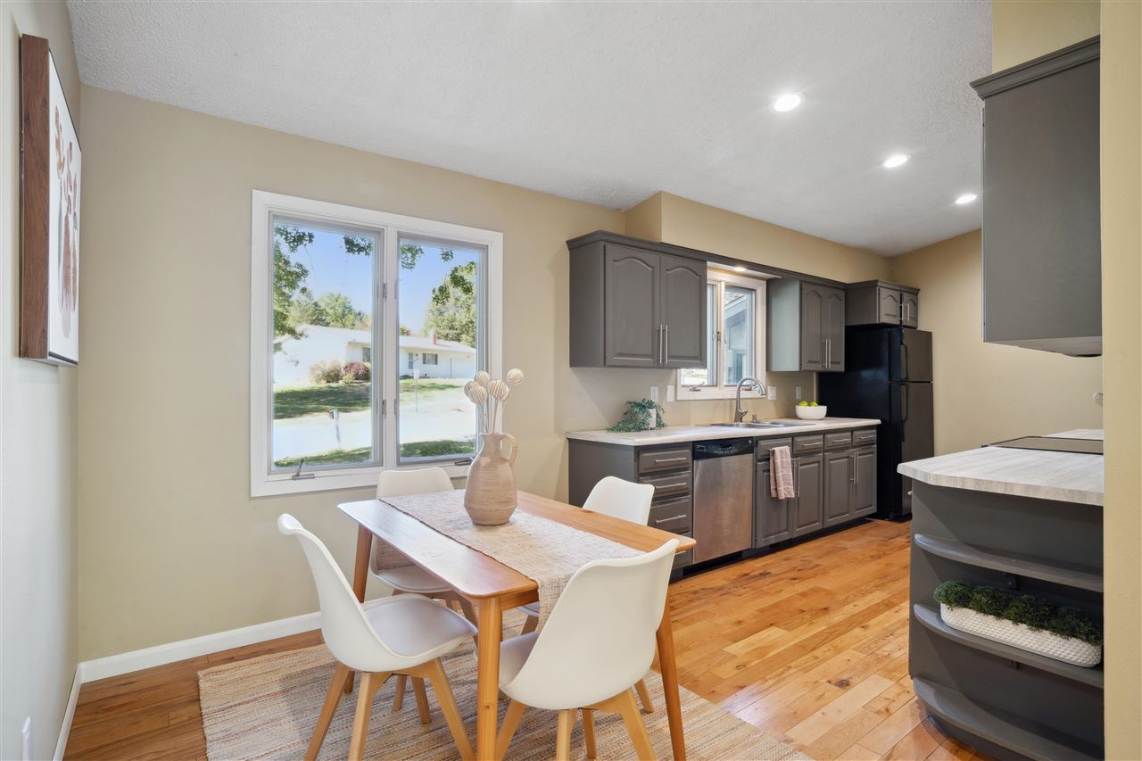 1487 Valley View Drive