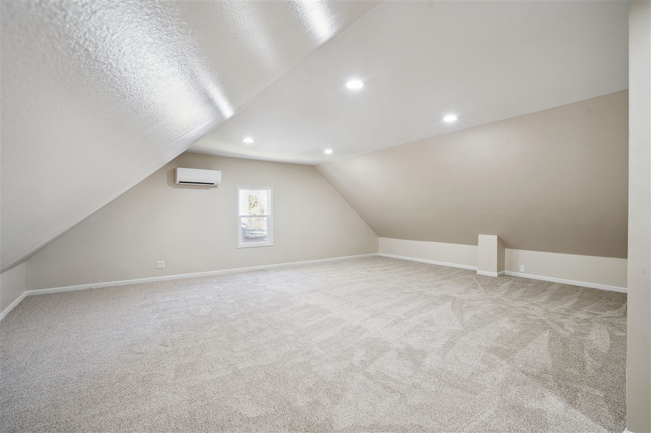 304 E 5th Street