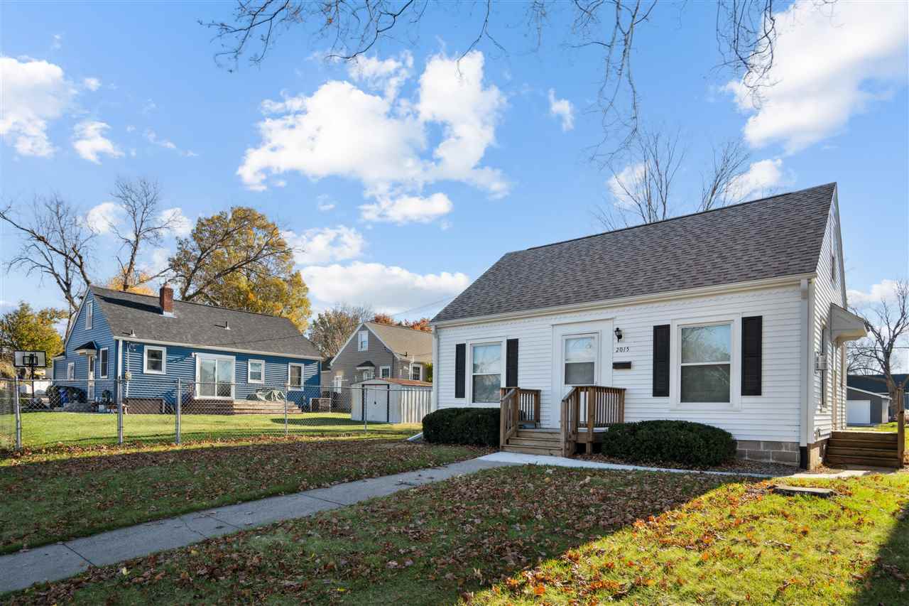 2015 F Ave NE