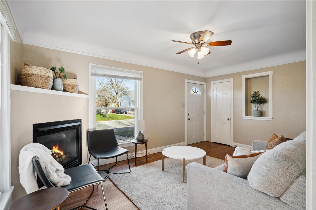 2015 F Ave NE