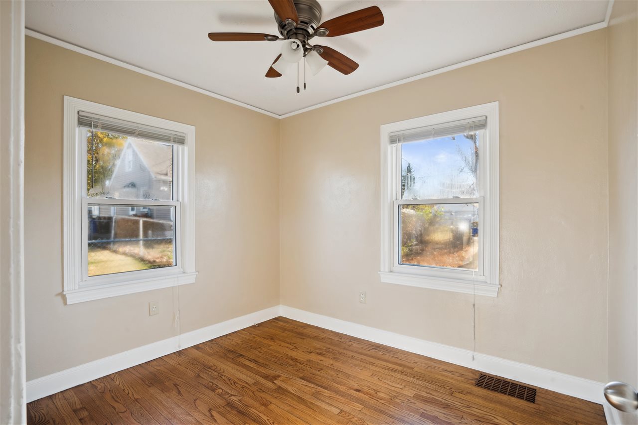 2015 F Ave NE