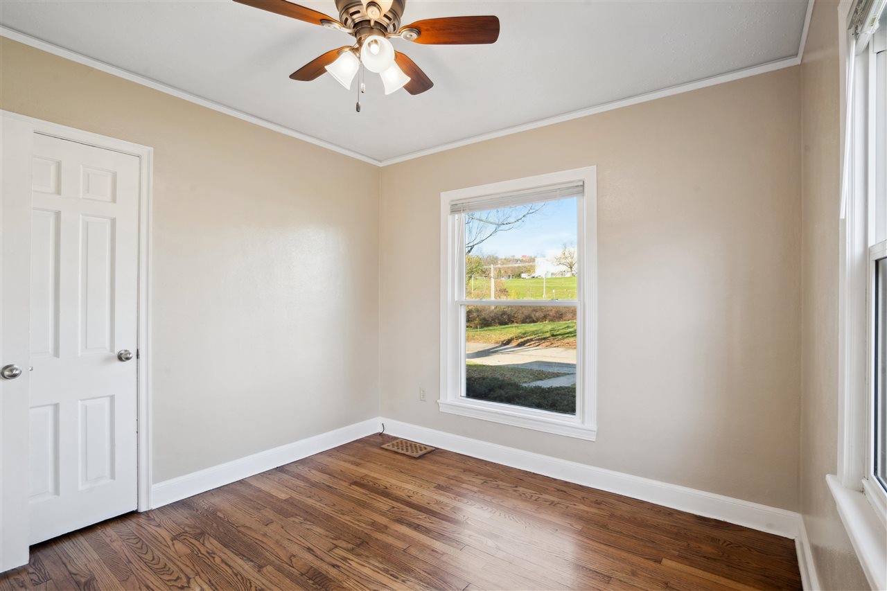 2015 F Ave NE