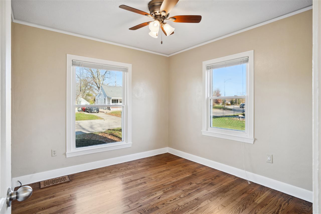 2015 F Ave NE