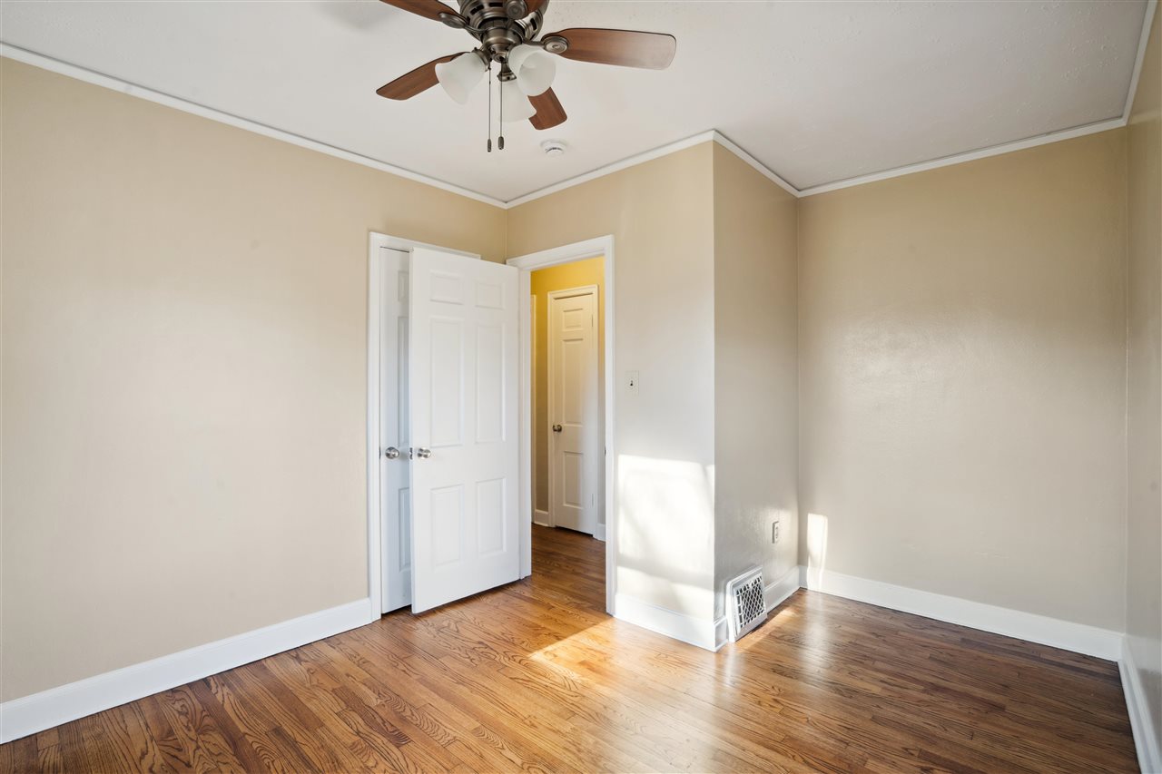 2015 F Ave NE