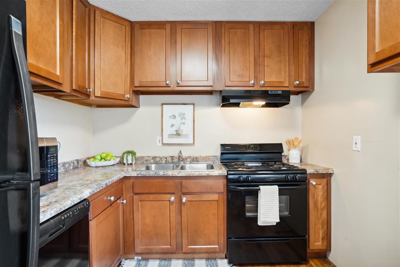 2015 F Ave NE