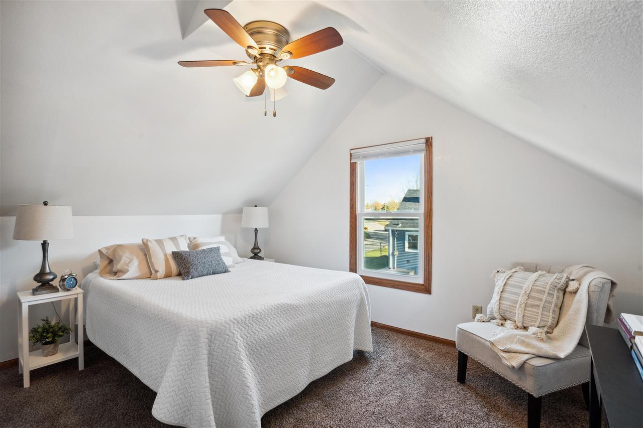 2015 F Ave NE