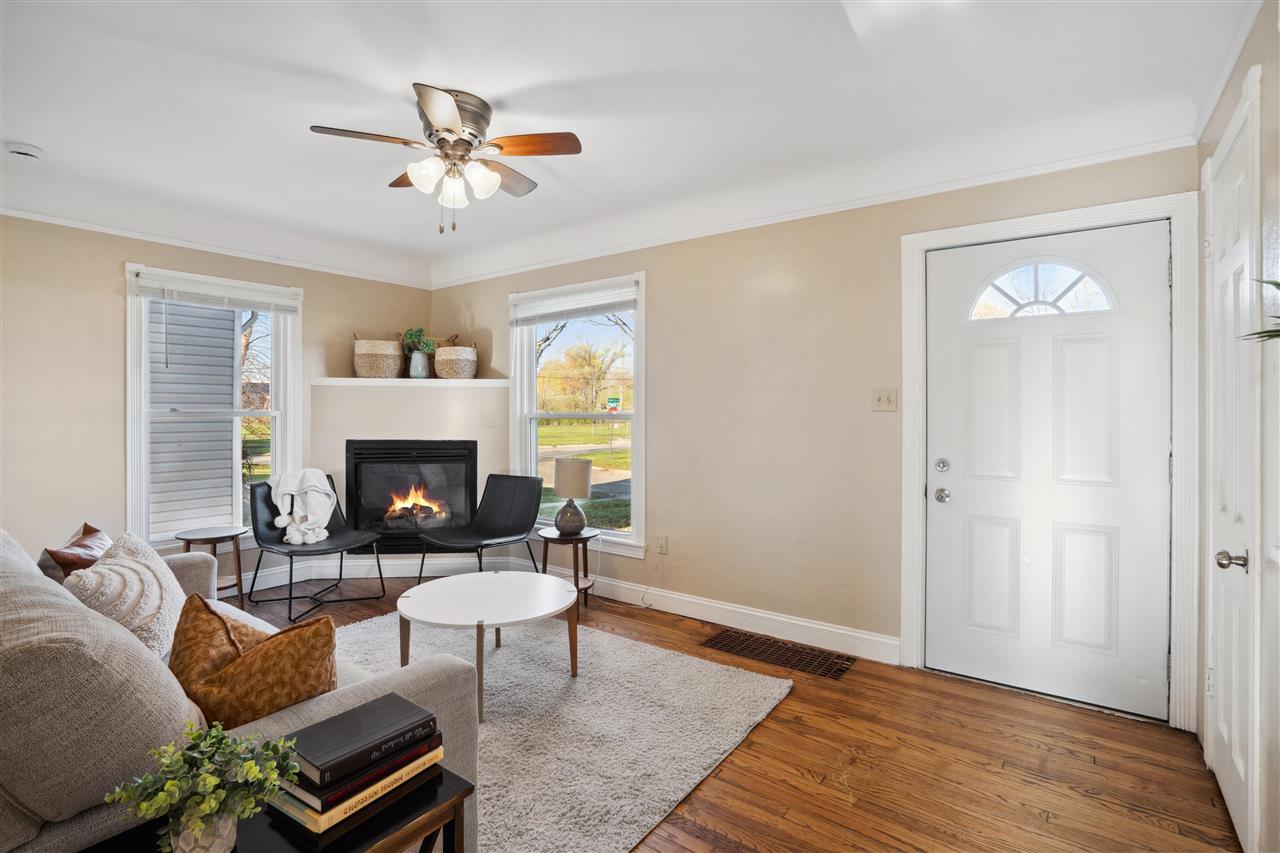 2015 F Ave NE