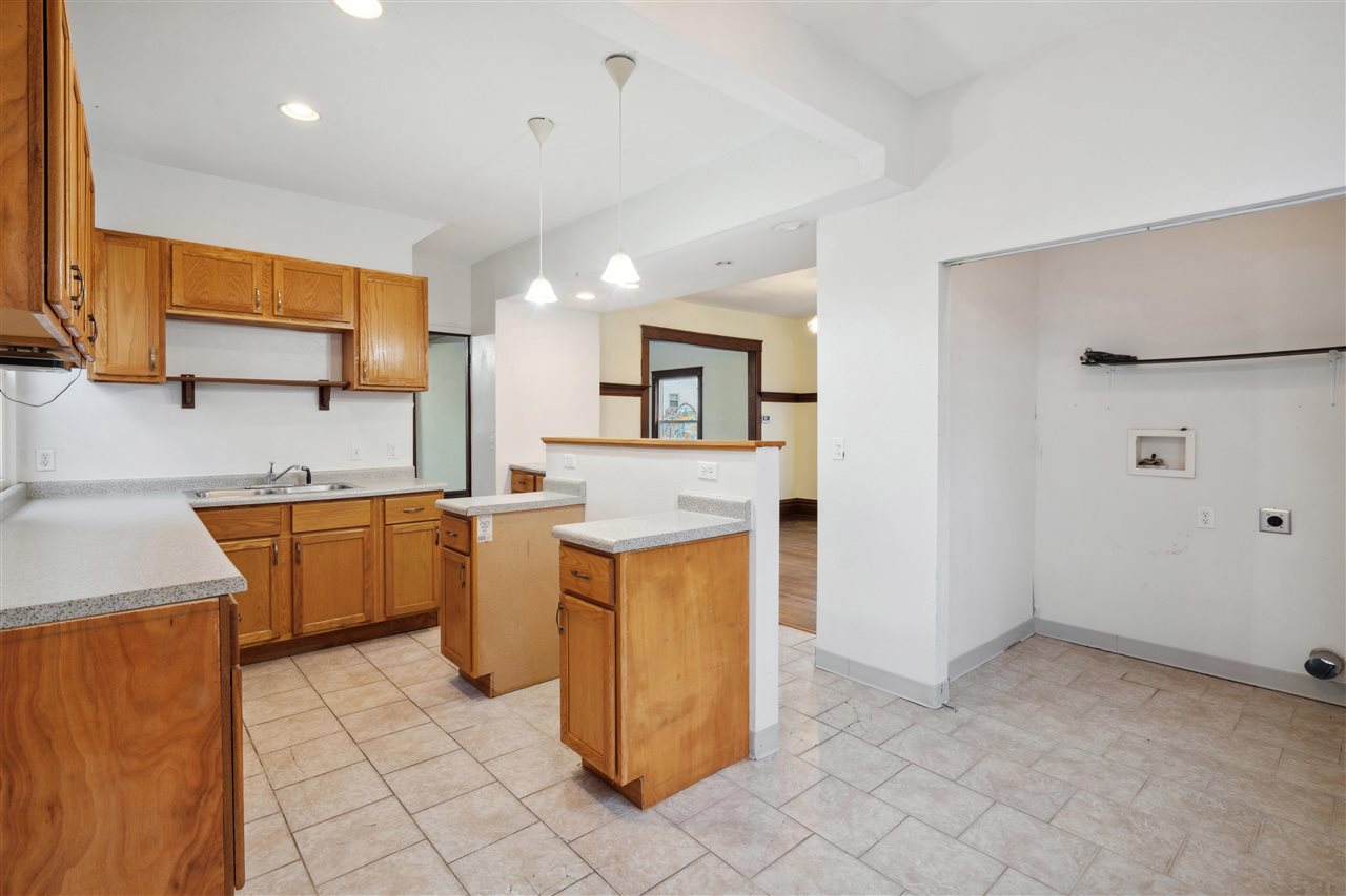 1561 4th Ave SE
