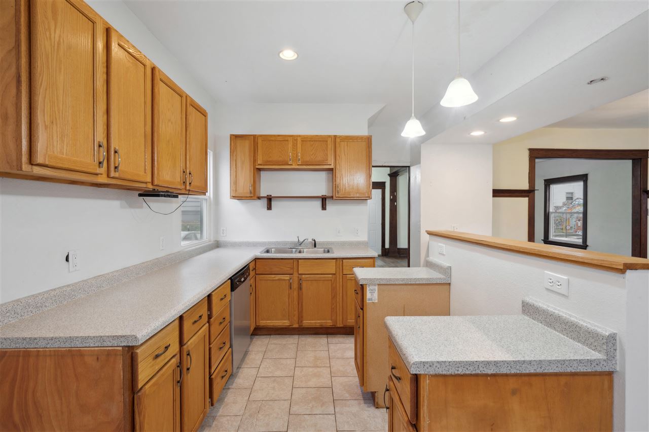 1561 4th Ave SE