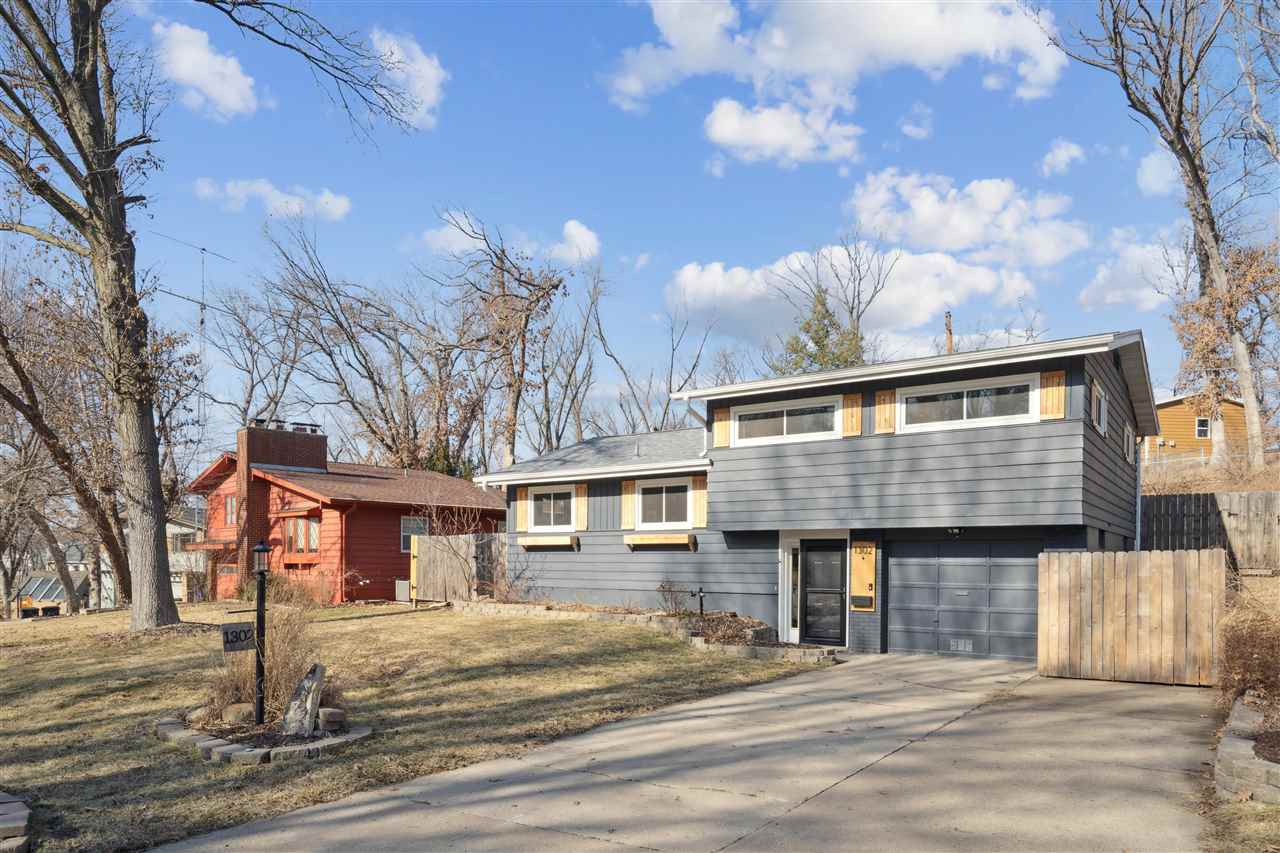 1302 Hertz Drive SE