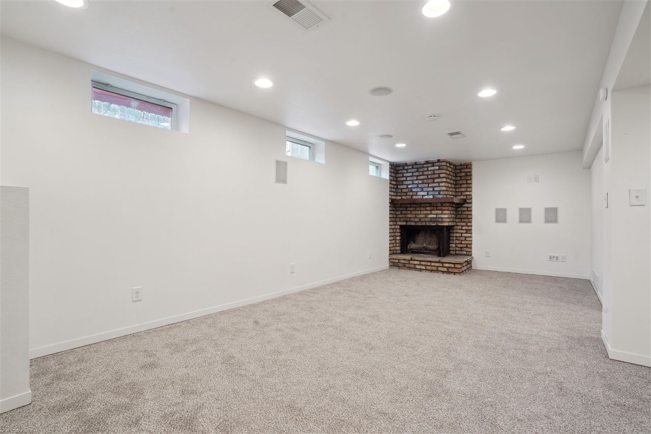 1302 Hertz Drive SE