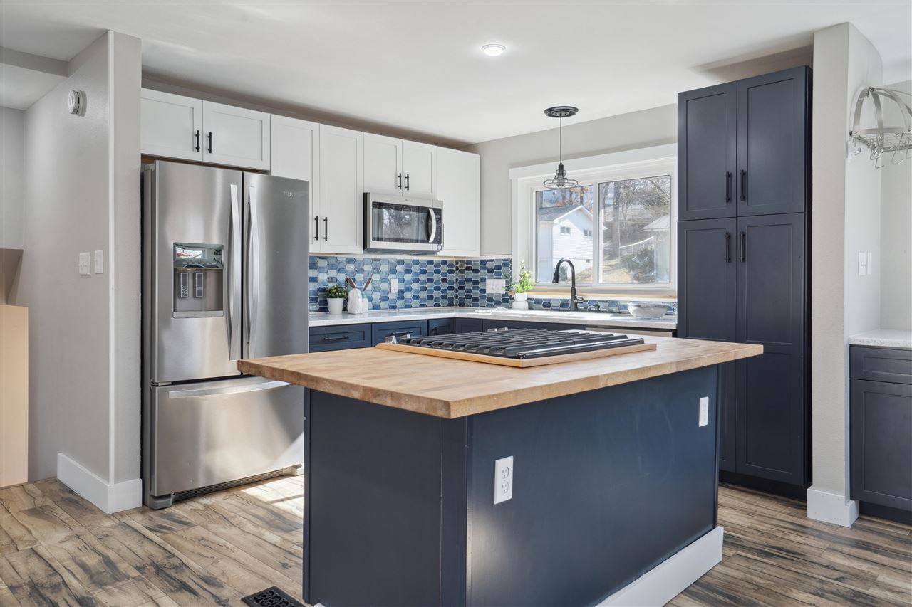 1302 Hertz Drive SE