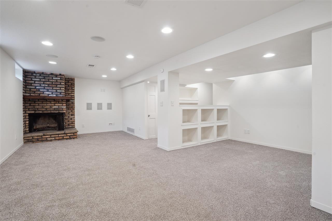1302 Hertz Drive SE