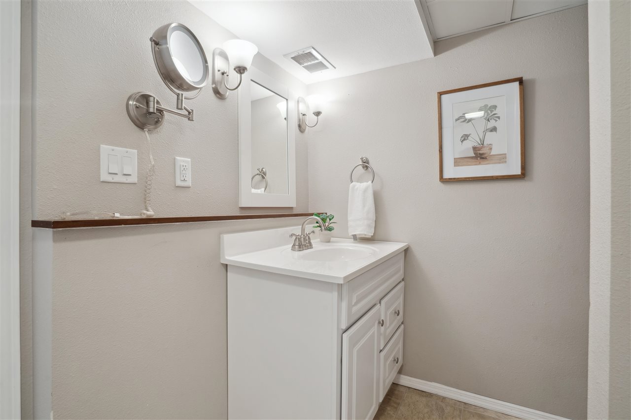 1302 Hertz Drive SE