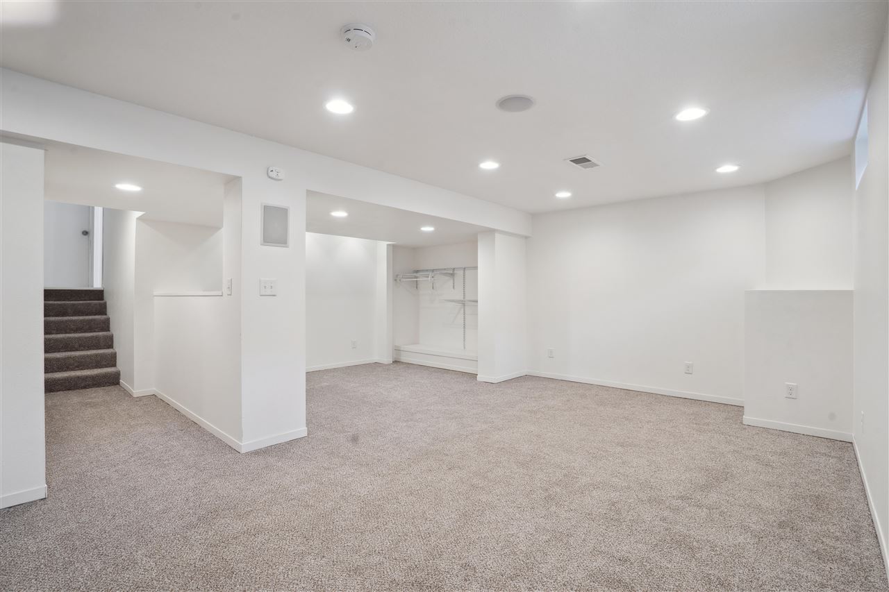 1302 Hertz Drive SE