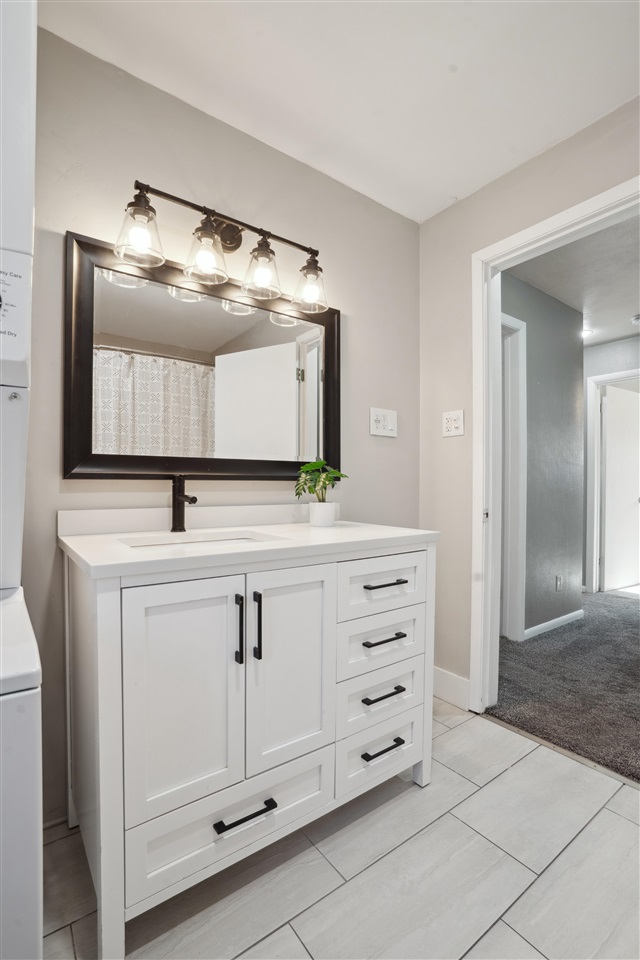 1302 Hertz Drive SE