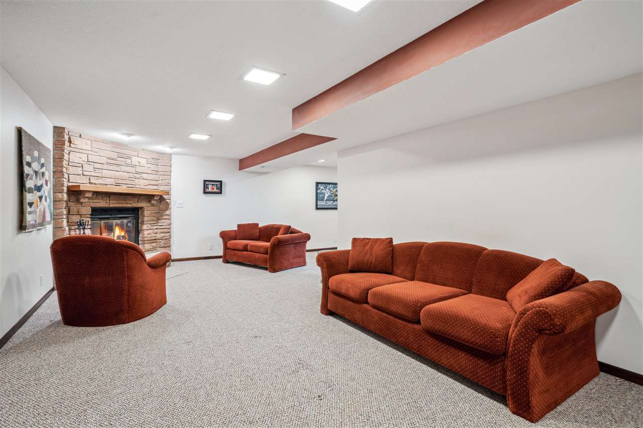 710 Grant Wood Dr. SE