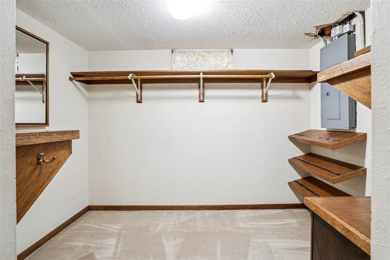 710 Grant Wood Dr. SE