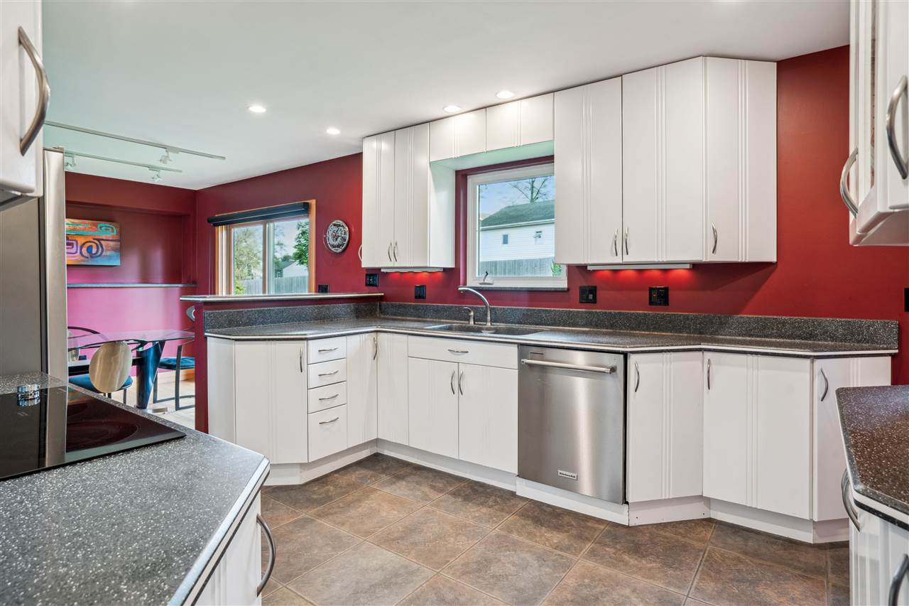 710 Grant Wood Dr. SE