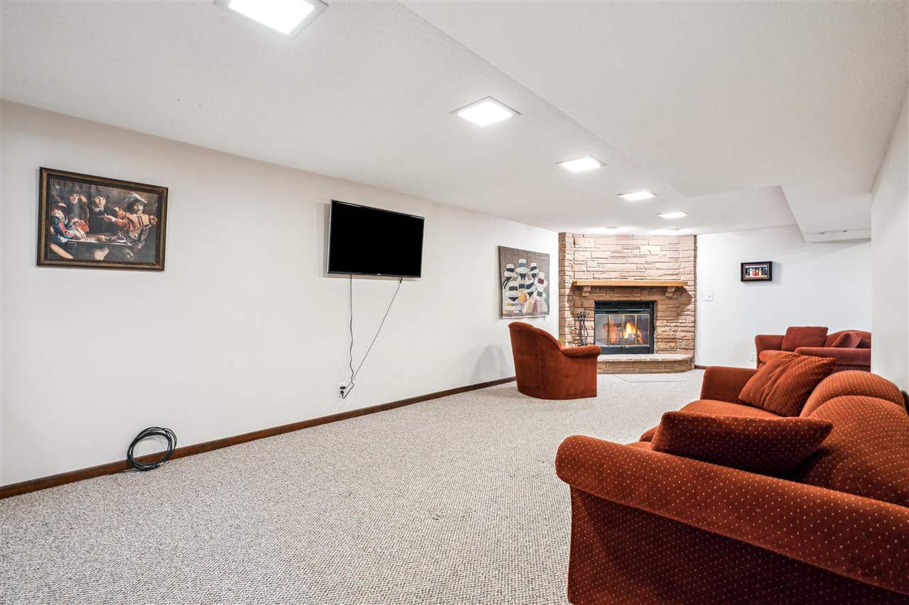 710 Grant Wood Dr. SE