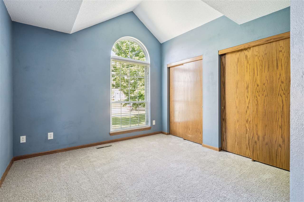 329 Stoney Creek Rd NW
