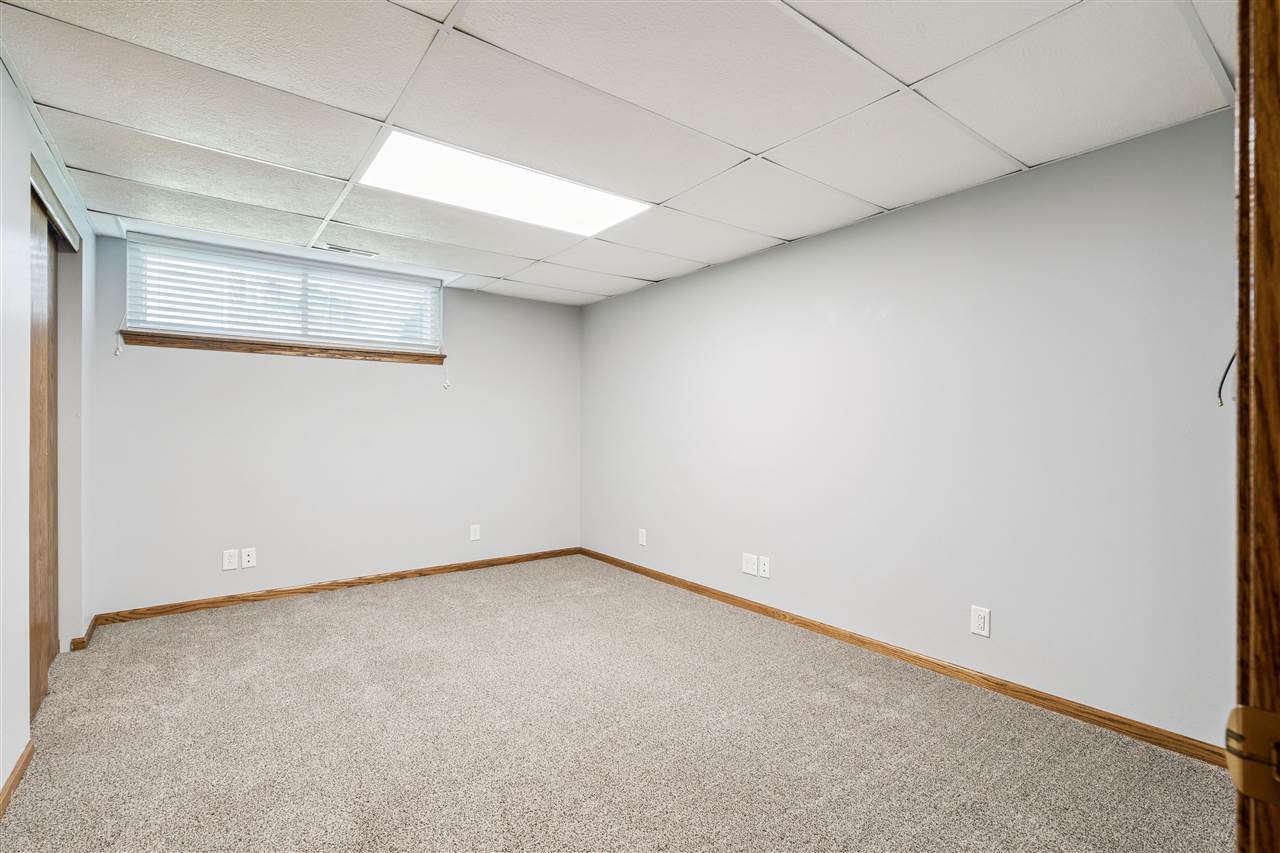 329 Stoney Creek Rd NW
