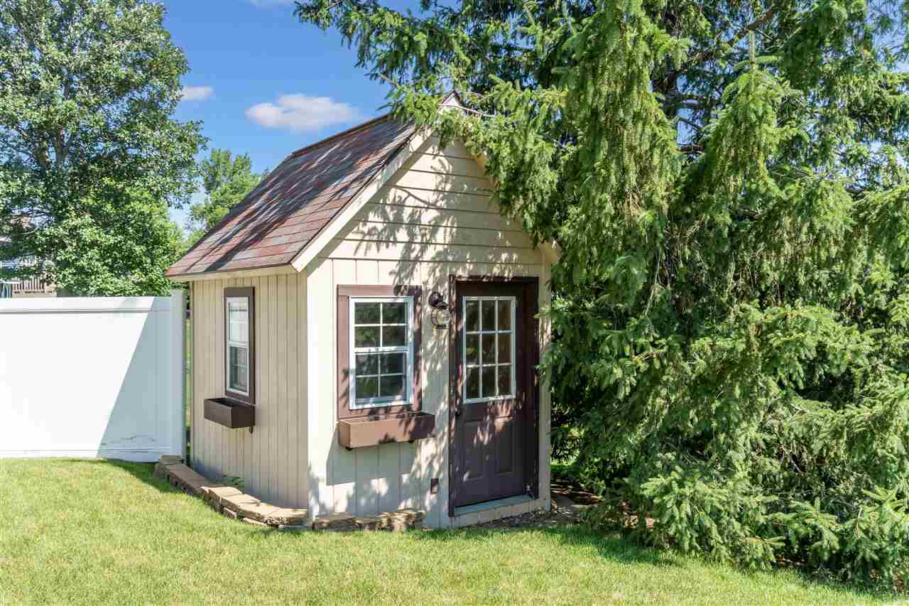 329 Stoney Creek Rd NW