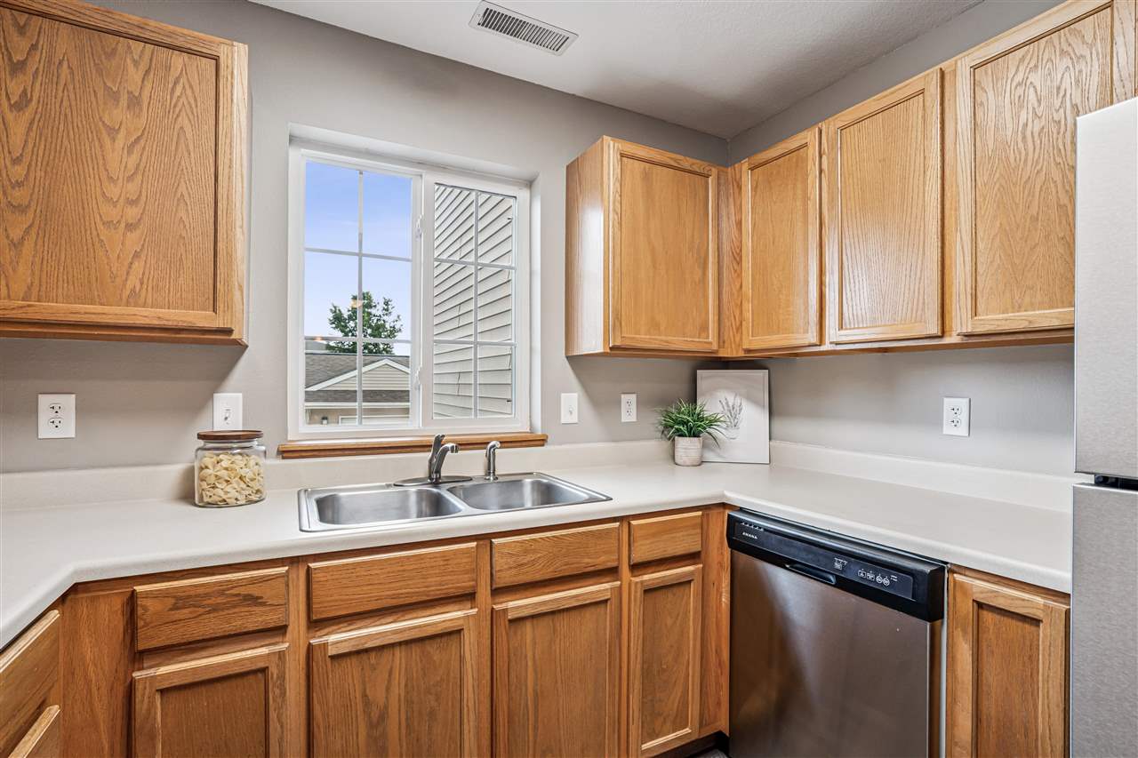 780 Magnolia Ln Unit: 4
