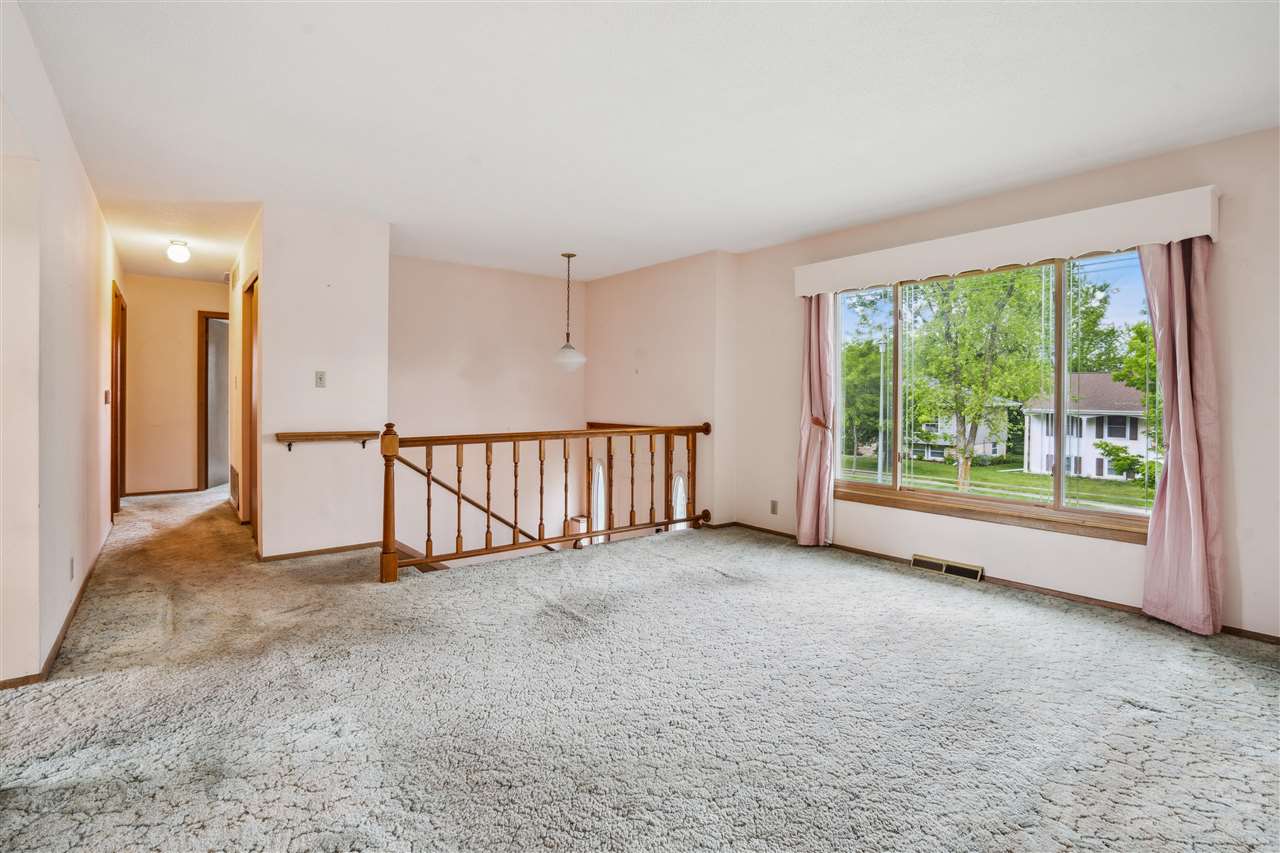 2625 Towne House Dr NE