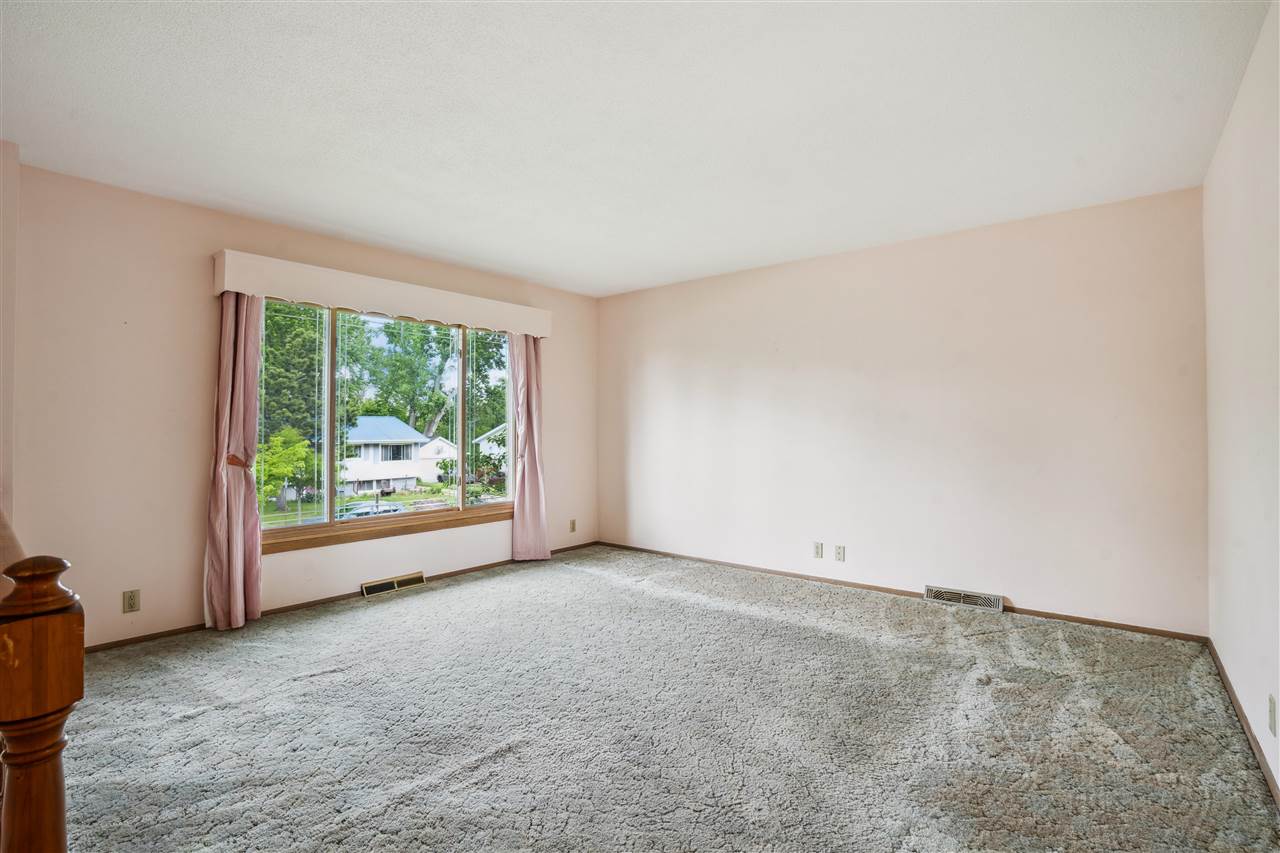 2625 Towne House Dr NE