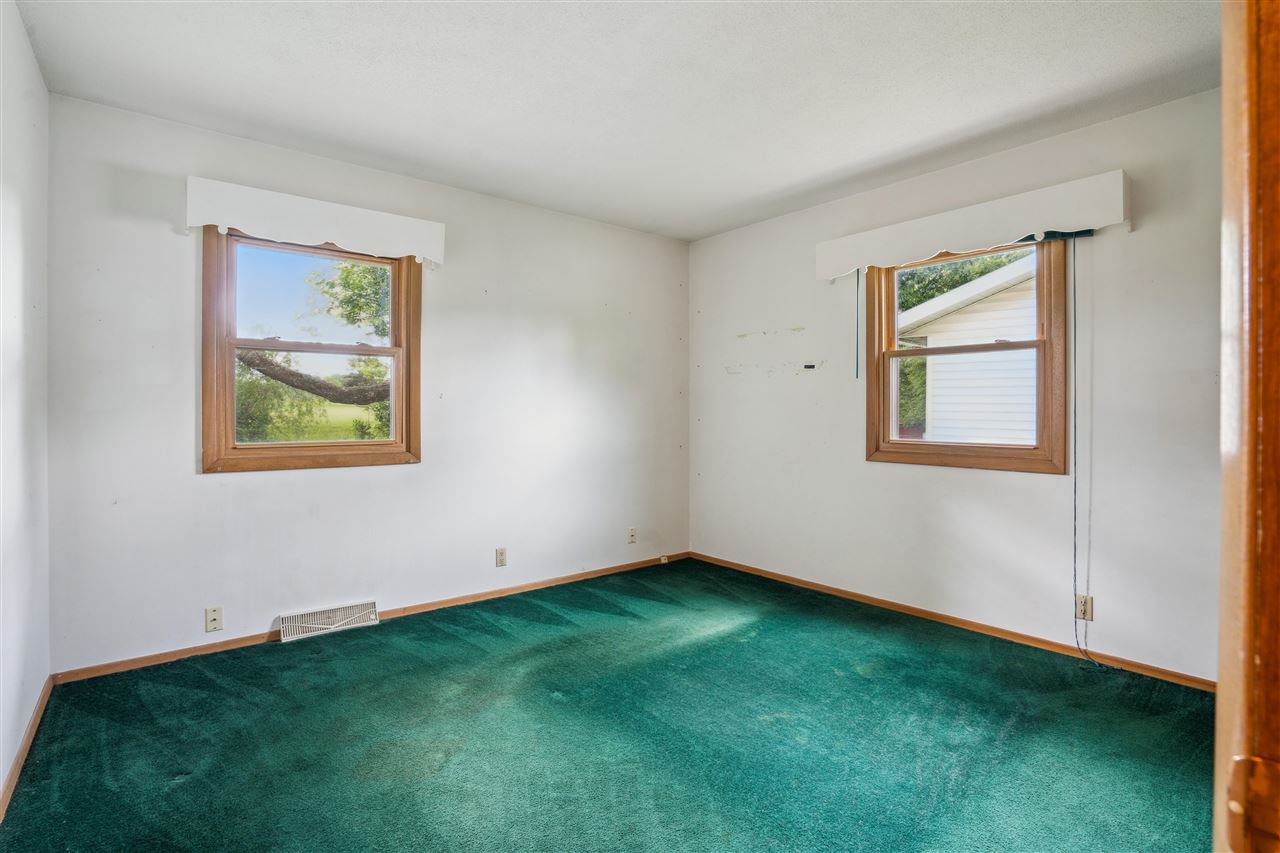 2625 Towne House Dr NE