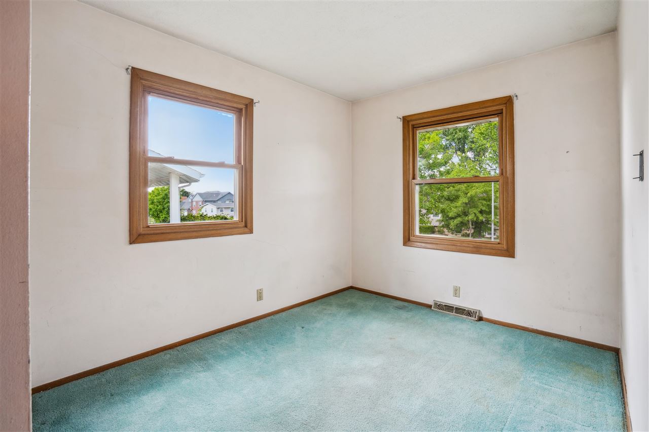 2625 Towne House Dr NE