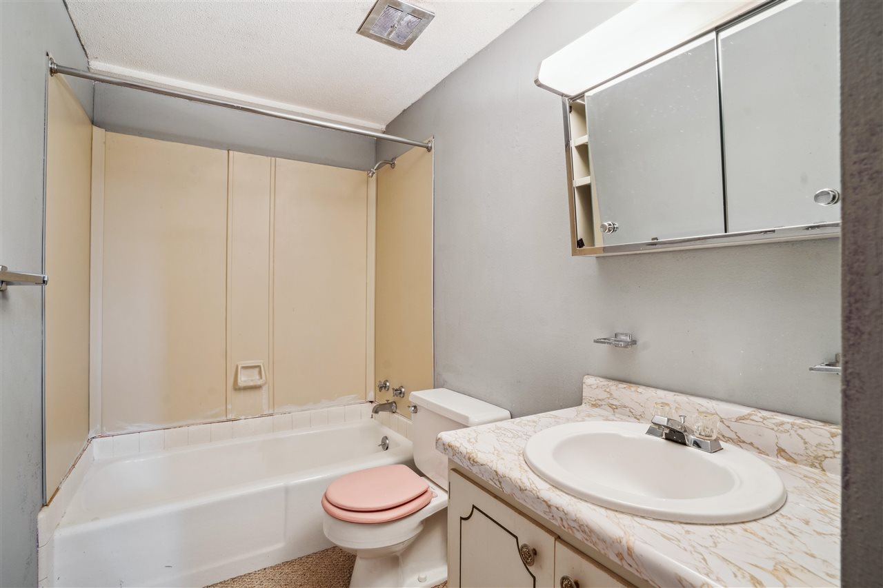 2625 Towne House Dr NE