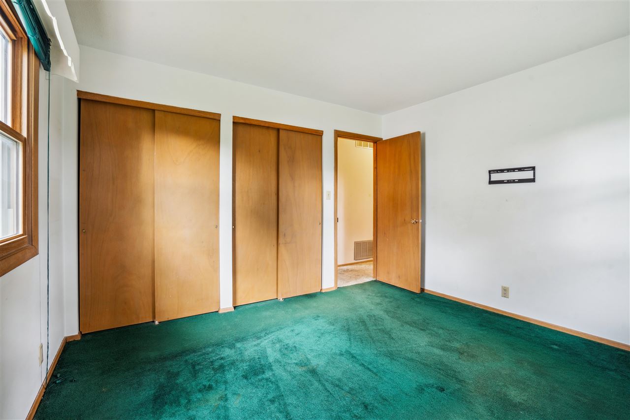 2625 Towne House Dr NE