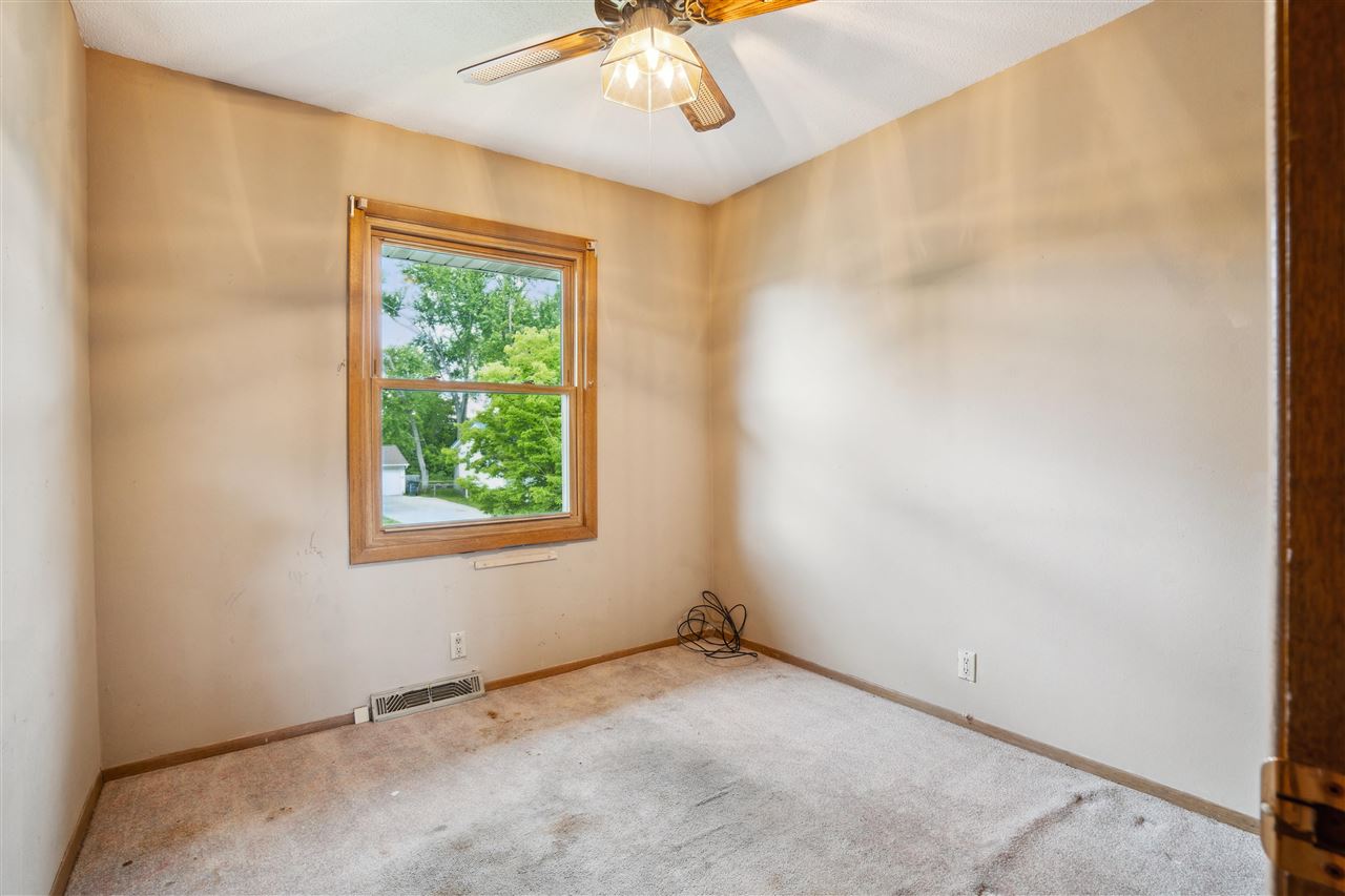 2625 Towne House Dr NE