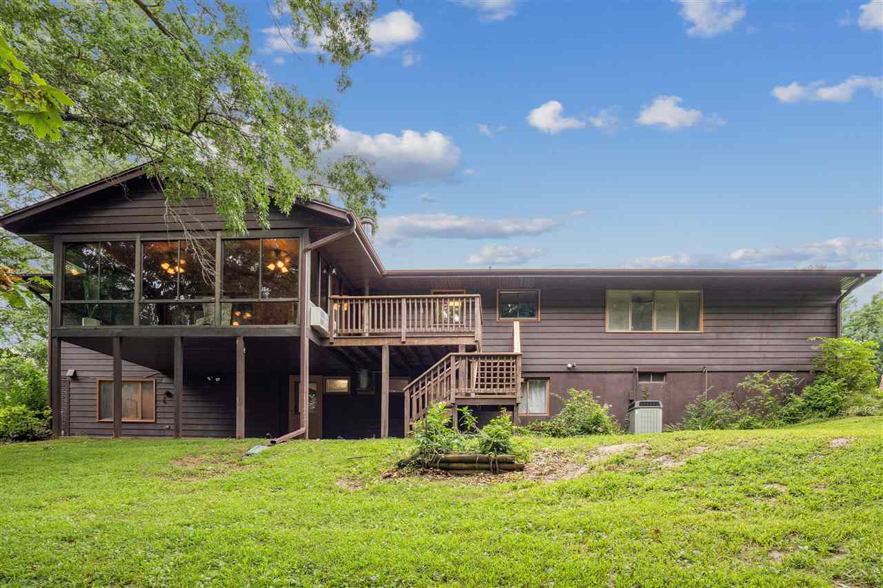 421 Pleasant View Dr. NE