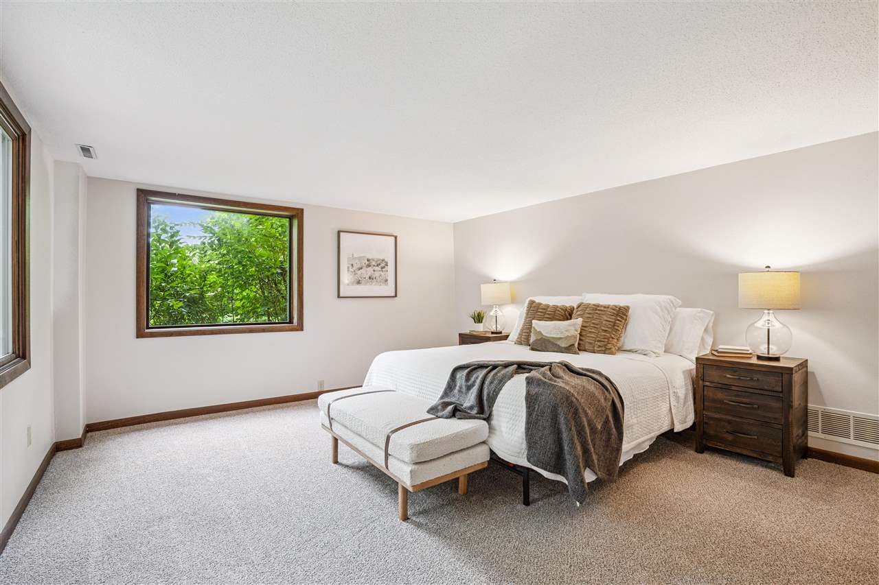 421 Pleasant View Dr. NE