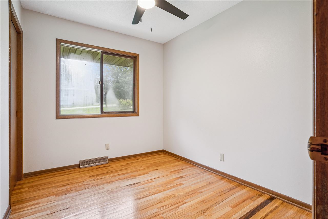 421 Pleasant View Dr. NE