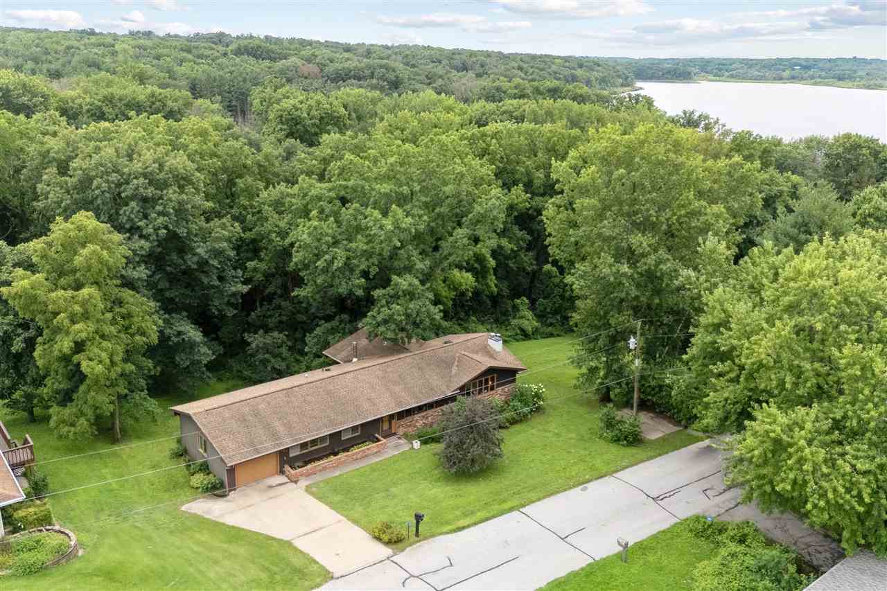 421 Pleasant View Dr. NE